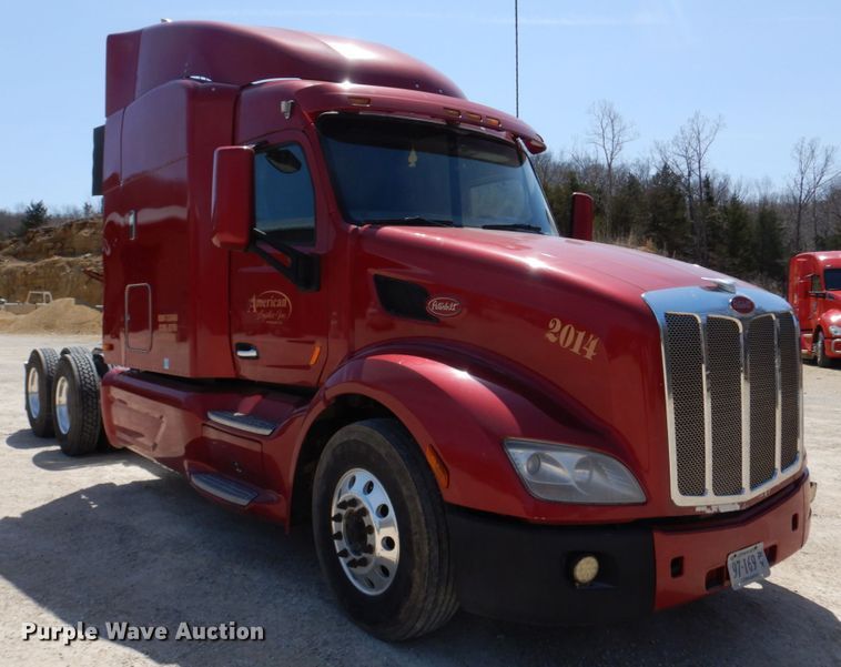 image for item DM7296 2014 Peterbilt 579  semi truck