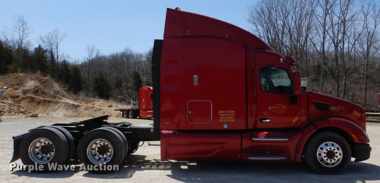 image for item DM7296 2014 Peterbilt 579  semi truck