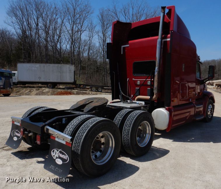 image for item DM7296 2014 Peterbilt 579  semi truck