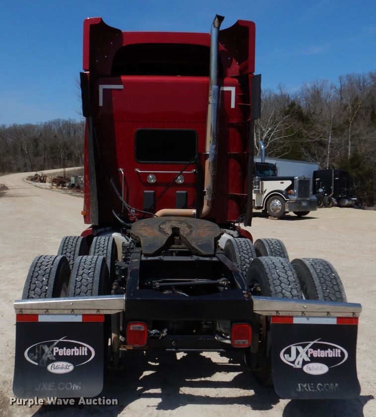 image for item DM7296 2014 Peterbilt 579  semi truck