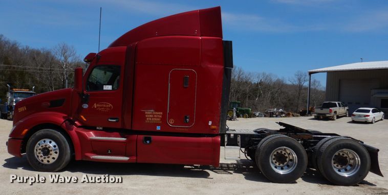 image for item DM7296 2014 Peterbilt 579  semi truck