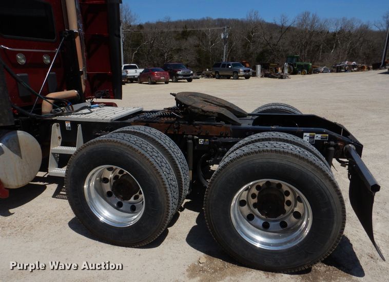 image for item DM7296 2014 Peterbilt 579  semi truck