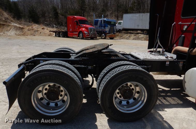 image for item DM7296 2014 Peterbilt 579  semi truck