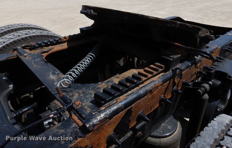 image for item DM7296 2014 Peterbilt 579  semi truck