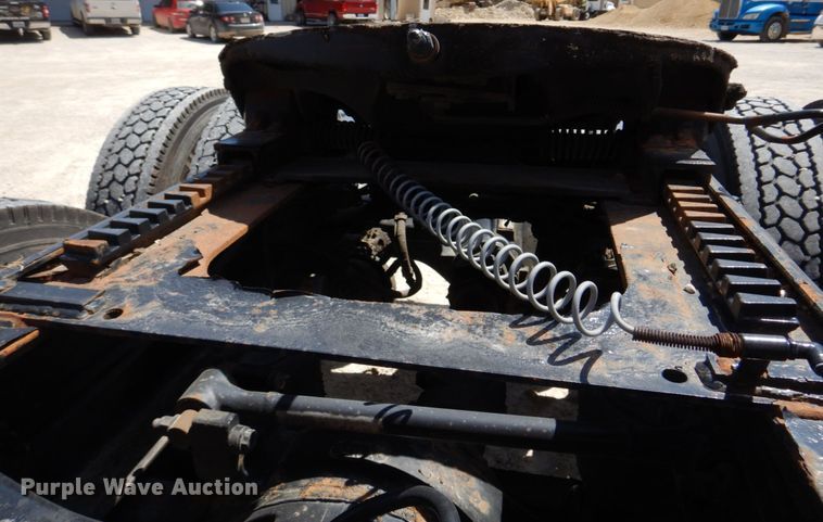 image for item DM7296 2014 Peterbilt 579  semi truck