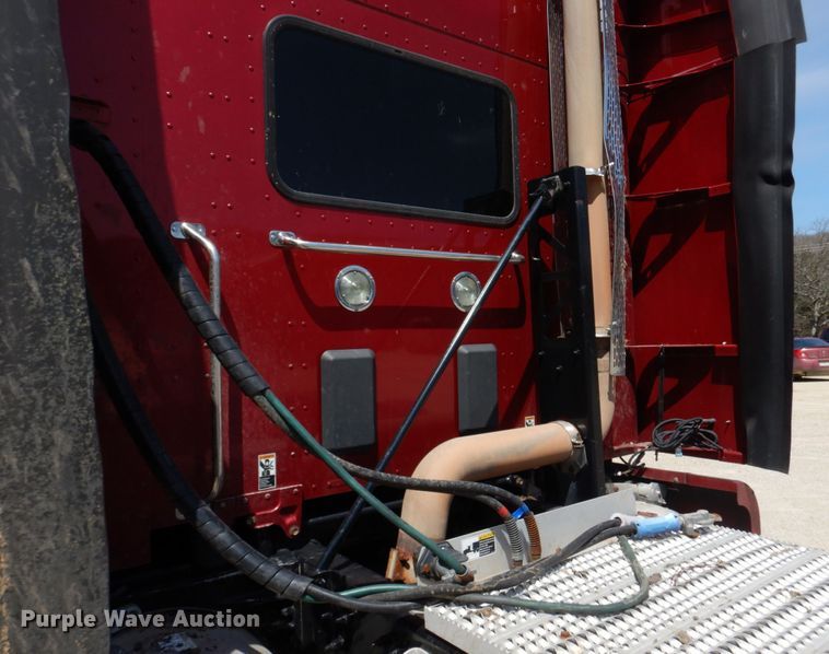 image for item DM7296 2014 Peterbilt 579  semi truck