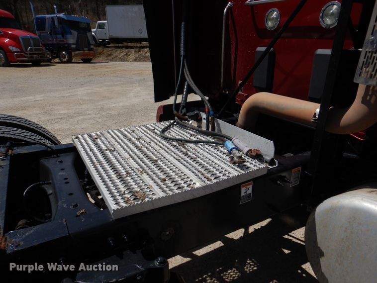 image for item DM7296 2014 Peterbilt 579  semi truck