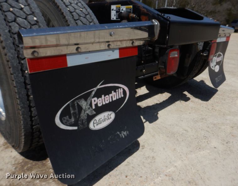image for item DM7296 2014 Peterbilt 579  semi truck