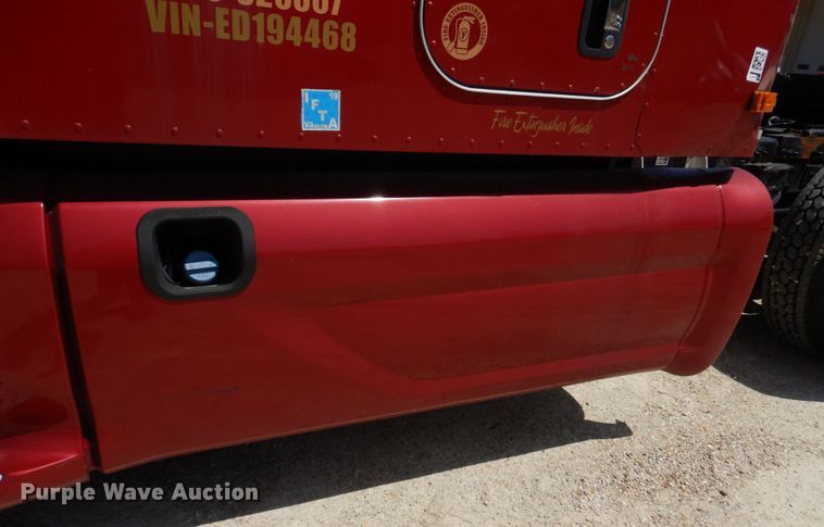 image for item DM7296 2014 Peterbilt 579  semi truck