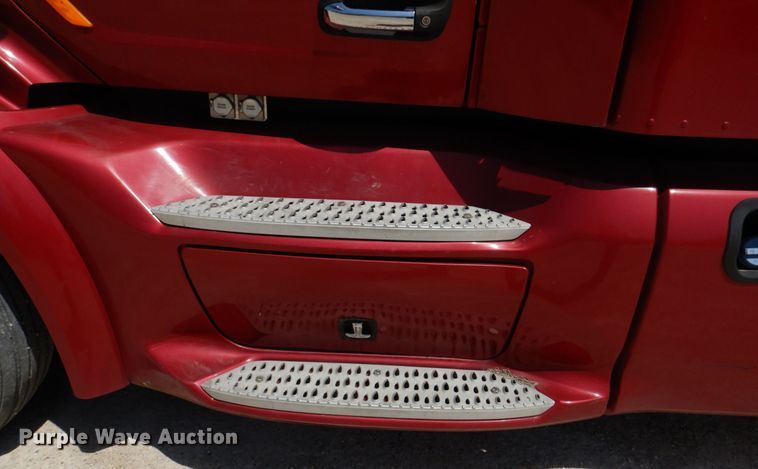 image for item DM7296 2014 Peterbilt 579  semi truck