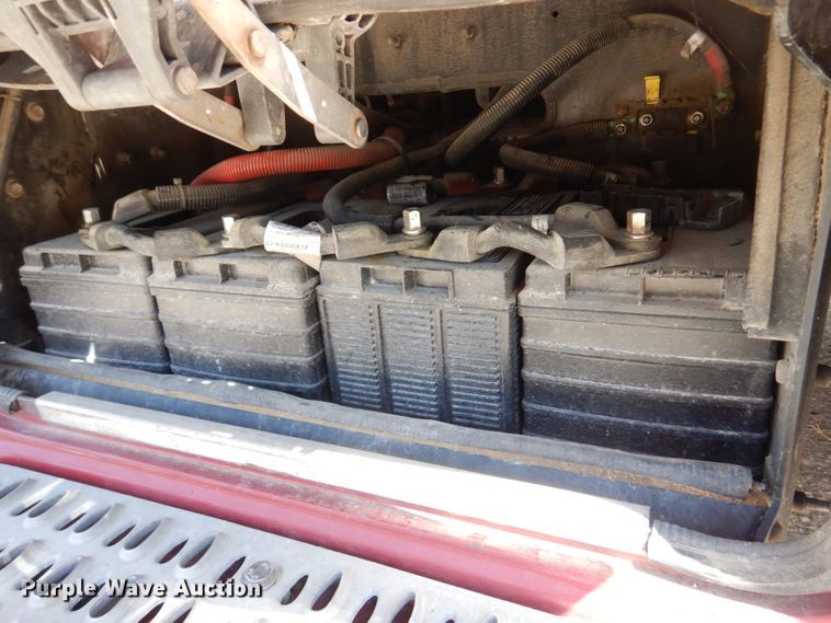 image for item DM7296 2014 Peterbilt 579  semi truck