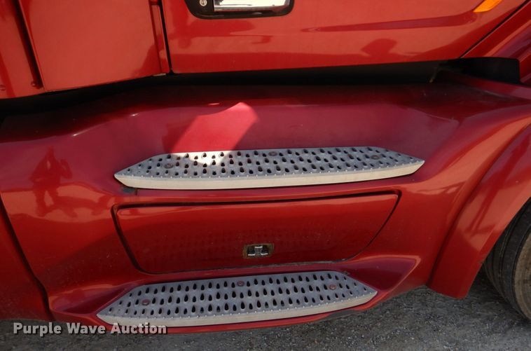 image for item DM7296 2014 Peterbilt 579  semi truck