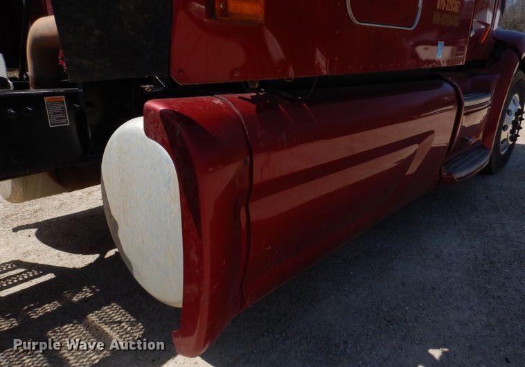 image for item DM7296 2014 Peterbilt 579  semi truck