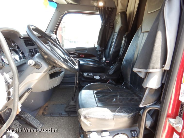 image for item DM7296 2014 Peterbilt 579  semi truck