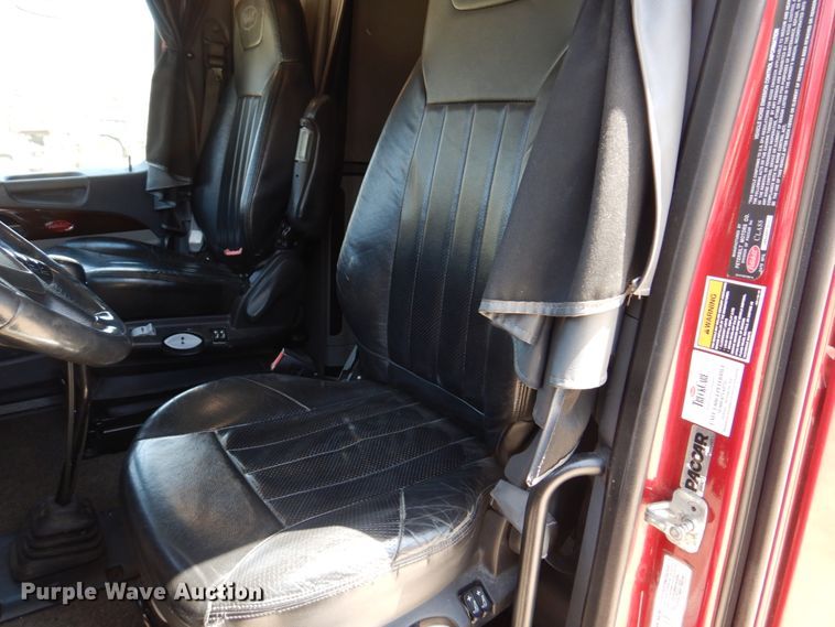 image for item DM7296 2014 Peterbilt 579  semi truck