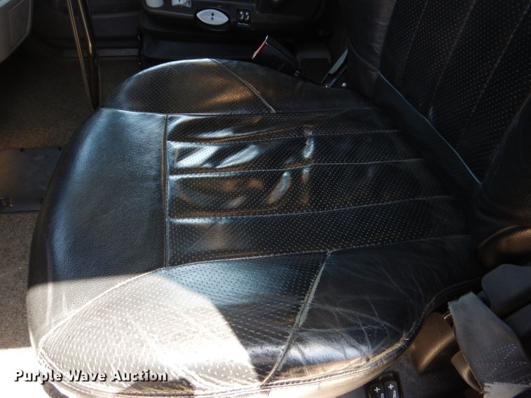 image for item DM7296 2014 Peterbilt 579  semi truck