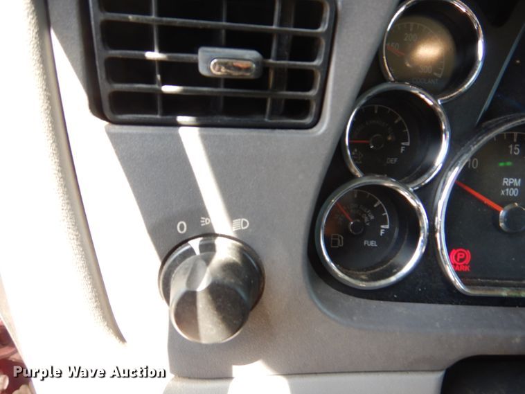 image for item DM7296 2014 Peterbilt 579  semi truck