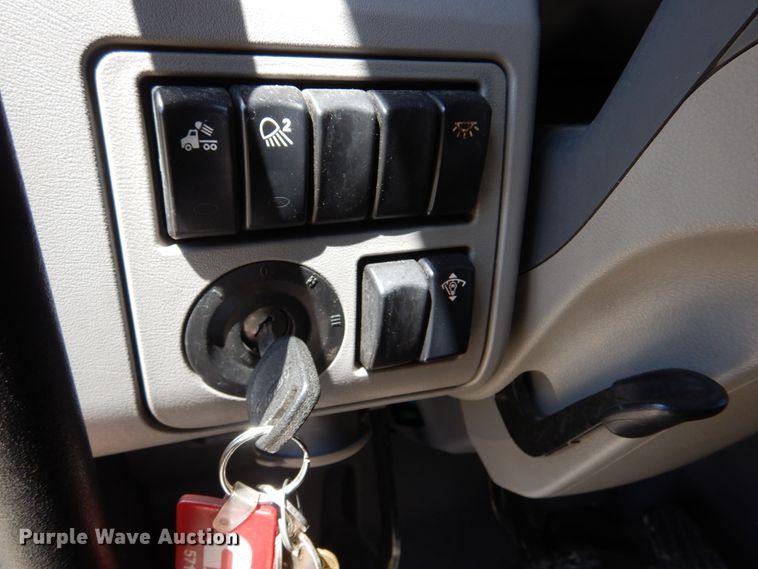 image for item DM7296 2014 Peterbilt 579  semi truck