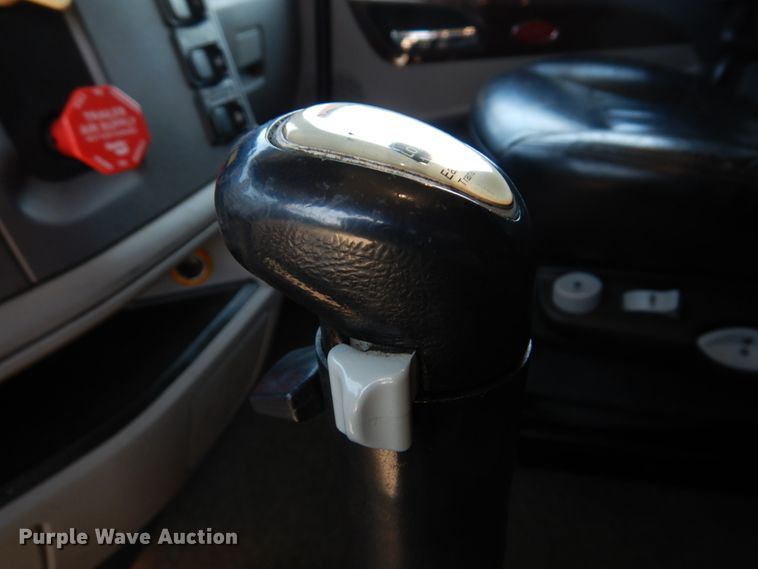 image for item DM7296 2014 Peterbilt 579  semi truck