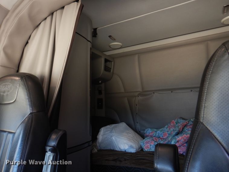 image for item DM7296 2014 Peterbilt 579  semi truck