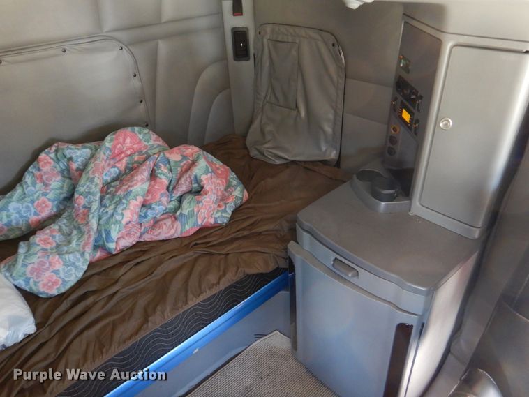 image for item DM7296 2014 Peterbilt 579  semi truck