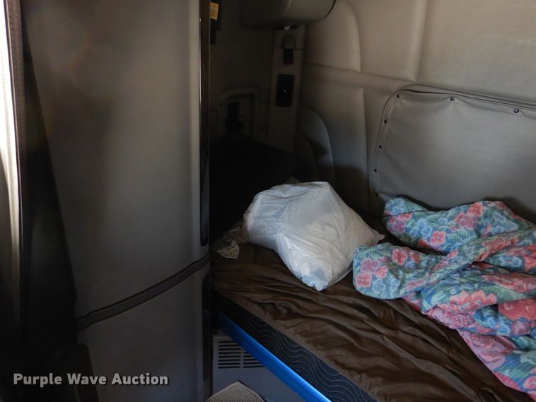 image for item DM7296 2014 Peterbilt 579  semi truck