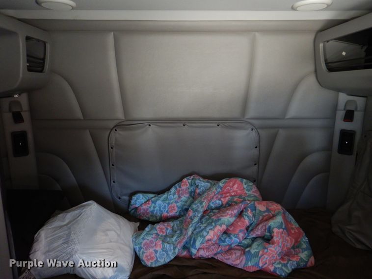 image for item DM7296 2014 Peterbilt 579  semi truck