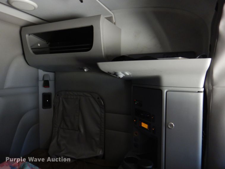 image for item DM7296 2014 Peterbilt 579  semi truck