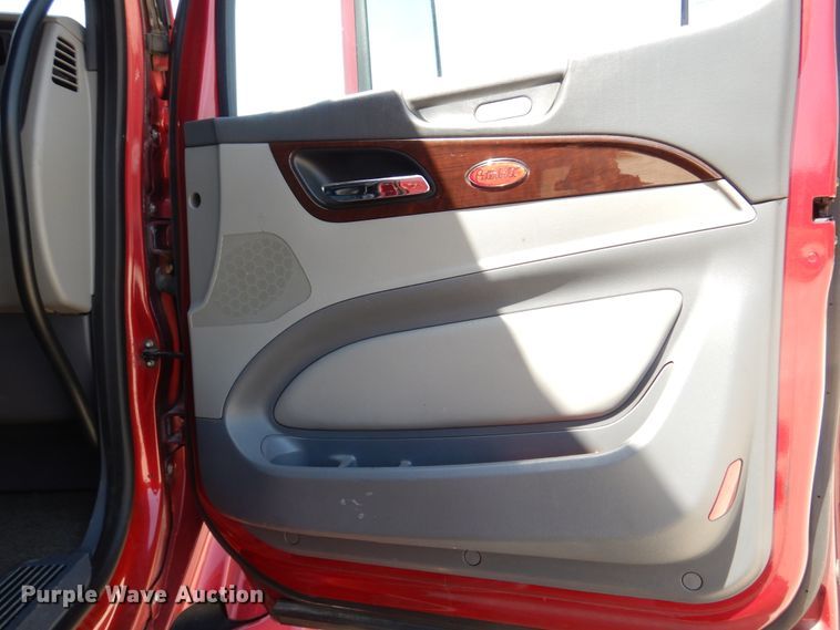 image for item DM7296 2014 Peterbilt 579  semi truck