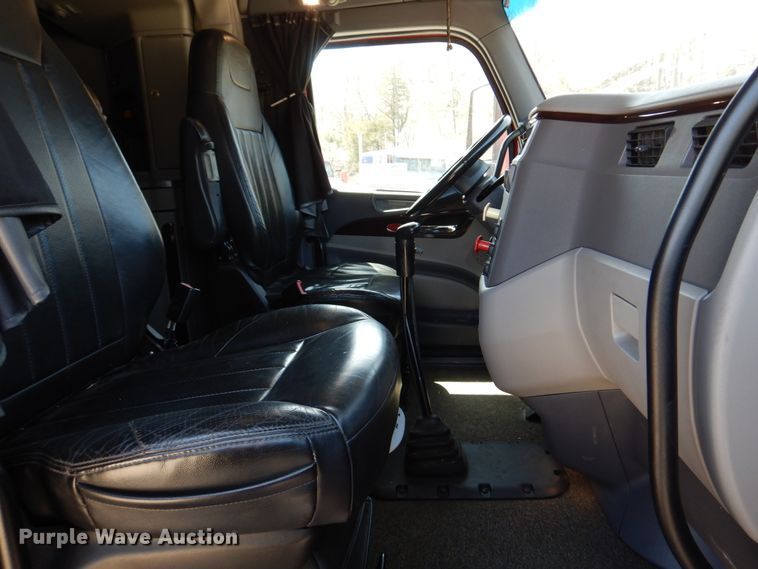 image for item DM7296 2014 Peterbilt 579  semi truck