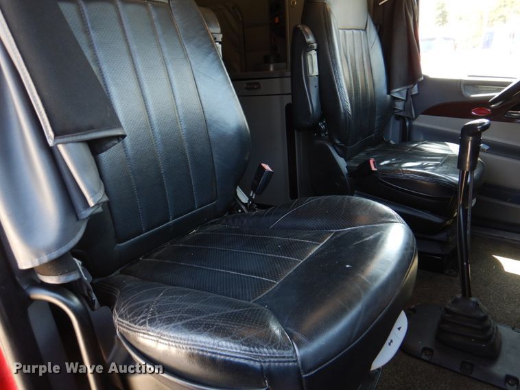 image for item DM7296 2014 Peterbilt 579  semi truck