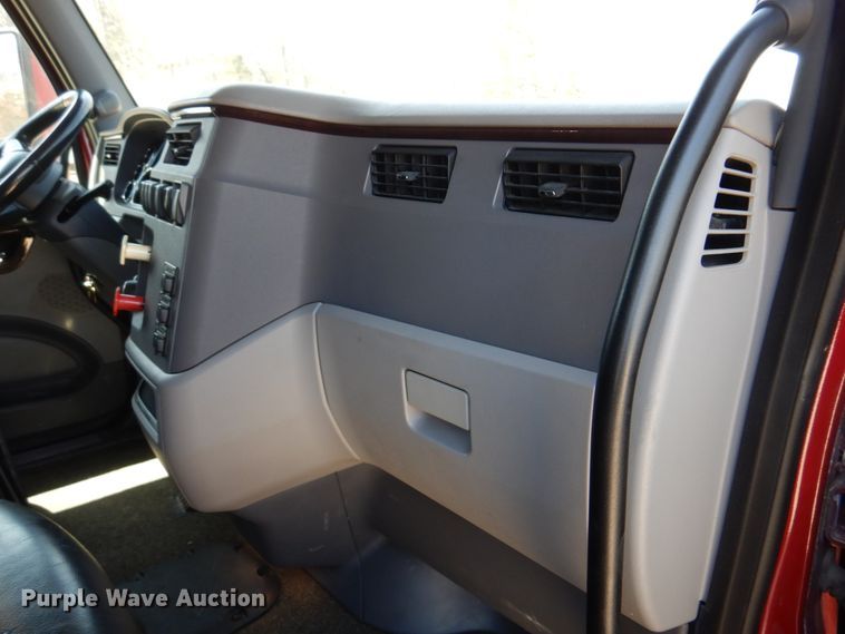 image for item DM7296 2014 Peterbilt 579  semi truck