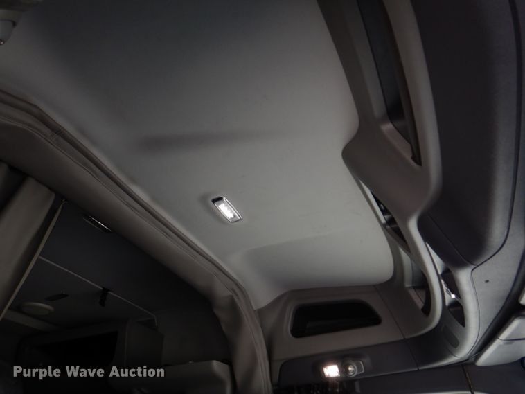 image for item DM7296 2014 Peterbilt 579  semi truck