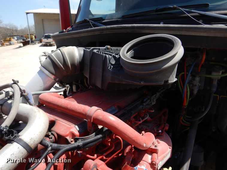 image for item DM7296 2014 Peterbilt 579  semi truck