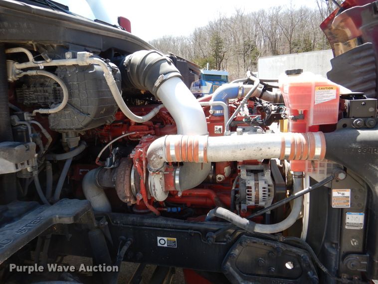 image for item DM7296 2014 Peterbilt 579  semi truck