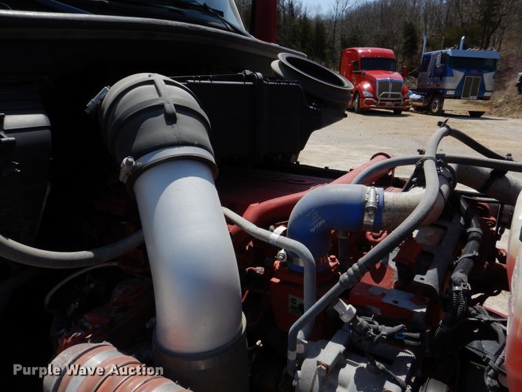 image for item DM7296 2014 Peterbilt 579  semi truck