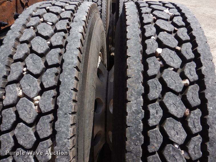 image for item DM7296 2014 Peterbilt 579  semi truck