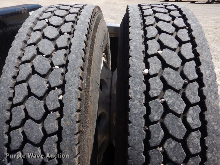 image for item DM7296 2014 Peterbilt 579  semi truck