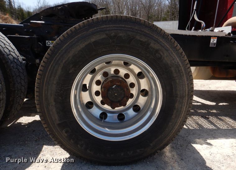 image for item DM7296 2014 Peterbilt 579  semi truck