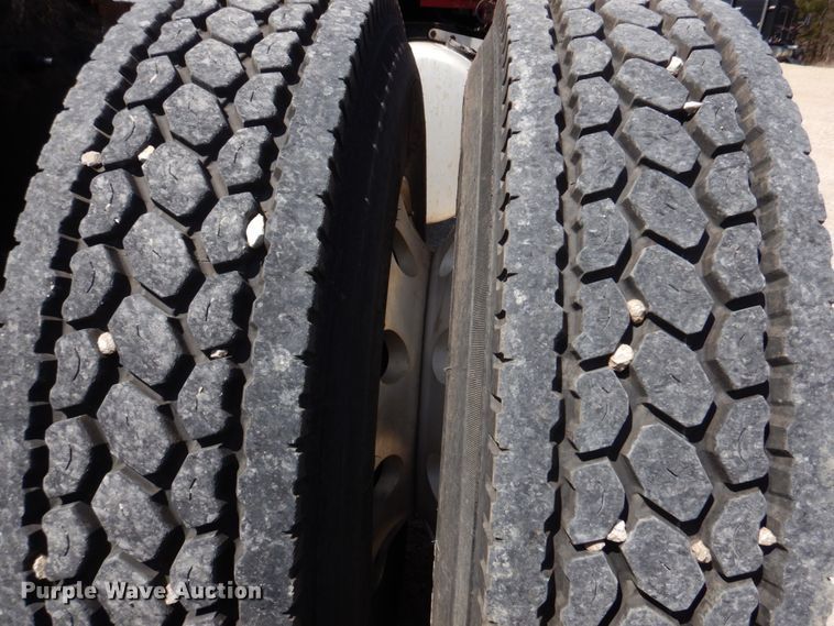 image for item DM7296 2014 Peterbilt 579  semi truck