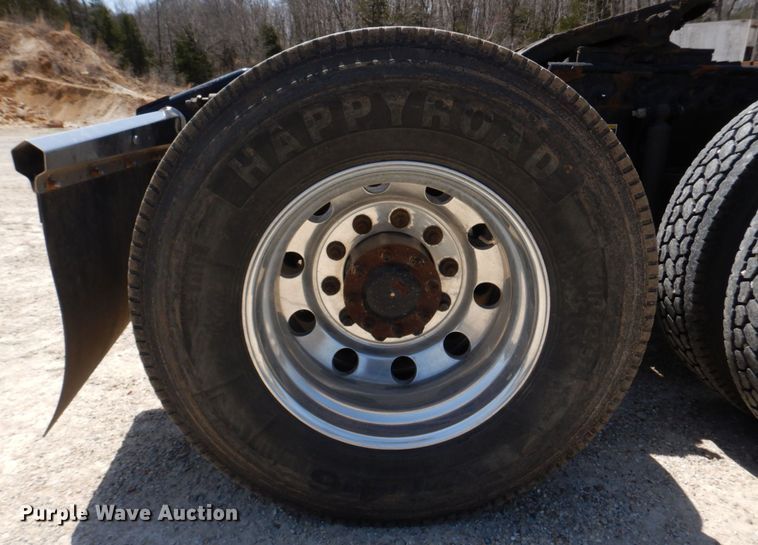 image for item DM7296 2014 Peterbilt 579  semi truck