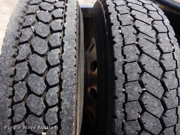 image for item DM7296 2014 Peterbilt 579  semi truck