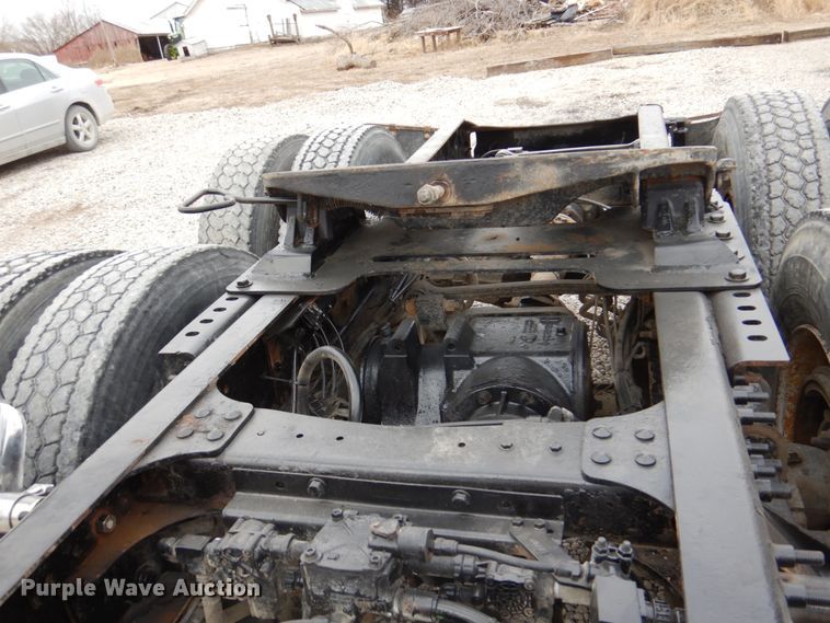 image for item DN7275 2008 Mack CHU613  semi truck