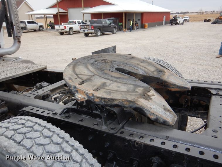 image for item DN7275 2008 Mack CHU613  semi truck