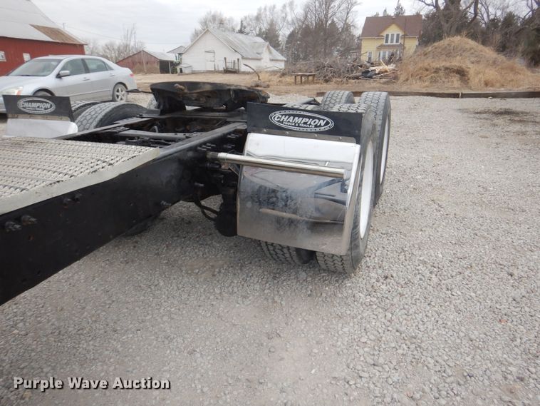 image for item DN7275 2008 Mack CHU613  semi truck