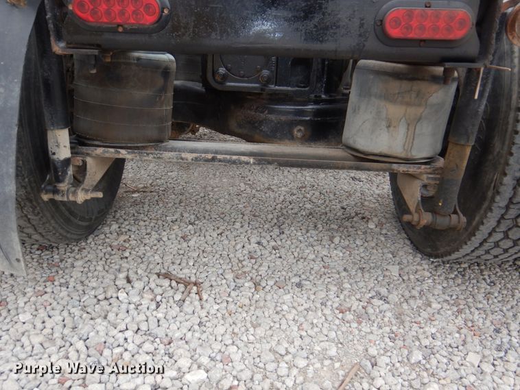 image for item DN7275 2008 Mack CHU613  semi truck