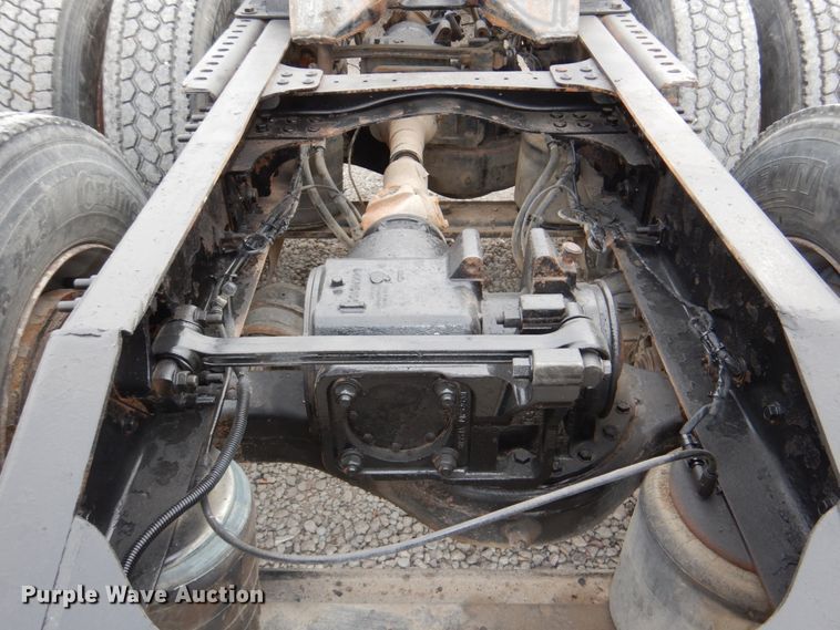 image for item DN7275 2008 Mack CHU613  semi truck