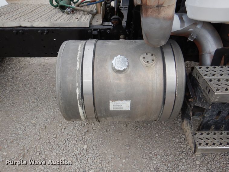 image for item DN7275 2008 Mack CHU613  semi truck