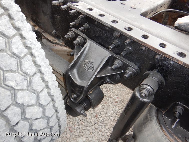 image for item DN7275 2008 Mack CHU613  semi truck