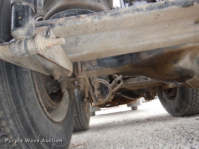 image for item DN7275 2008 Mack CHU613  semi truck